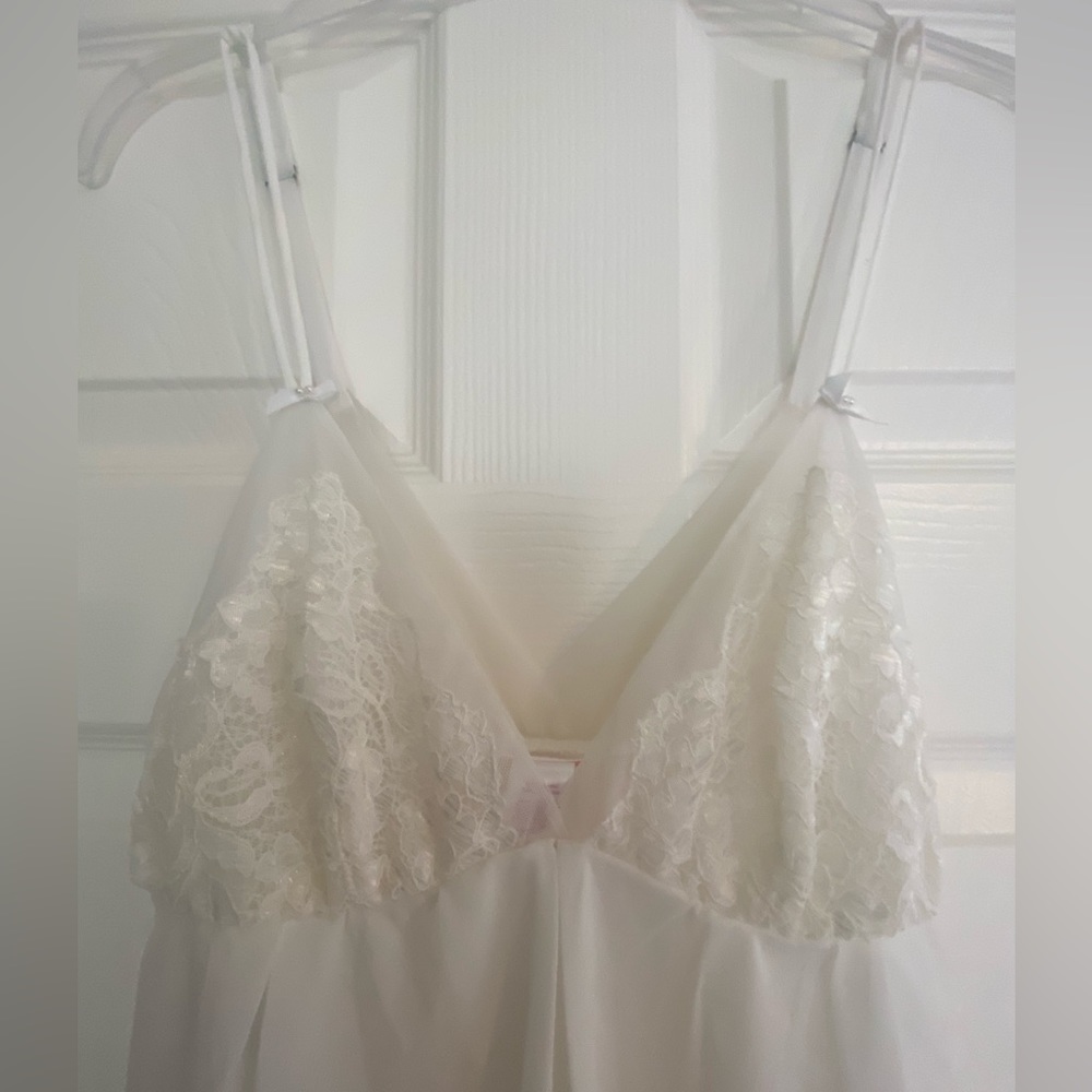 Oscar de la Renta night gown - Picture 3 of 4